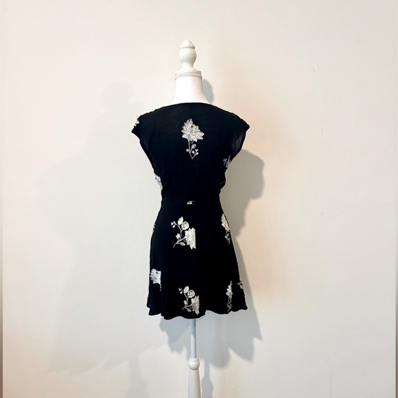 Black Floral Embroidered Skater Dress 🖤 - Picture 10 of 11